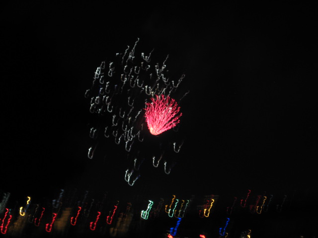 617x456 pixels (51K)